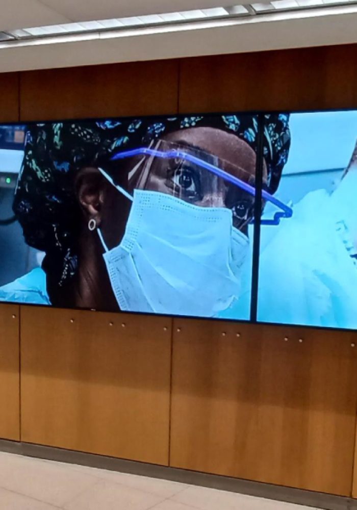 Mount Sinai Medial Center uses DVI to sync 4 players in the lobby